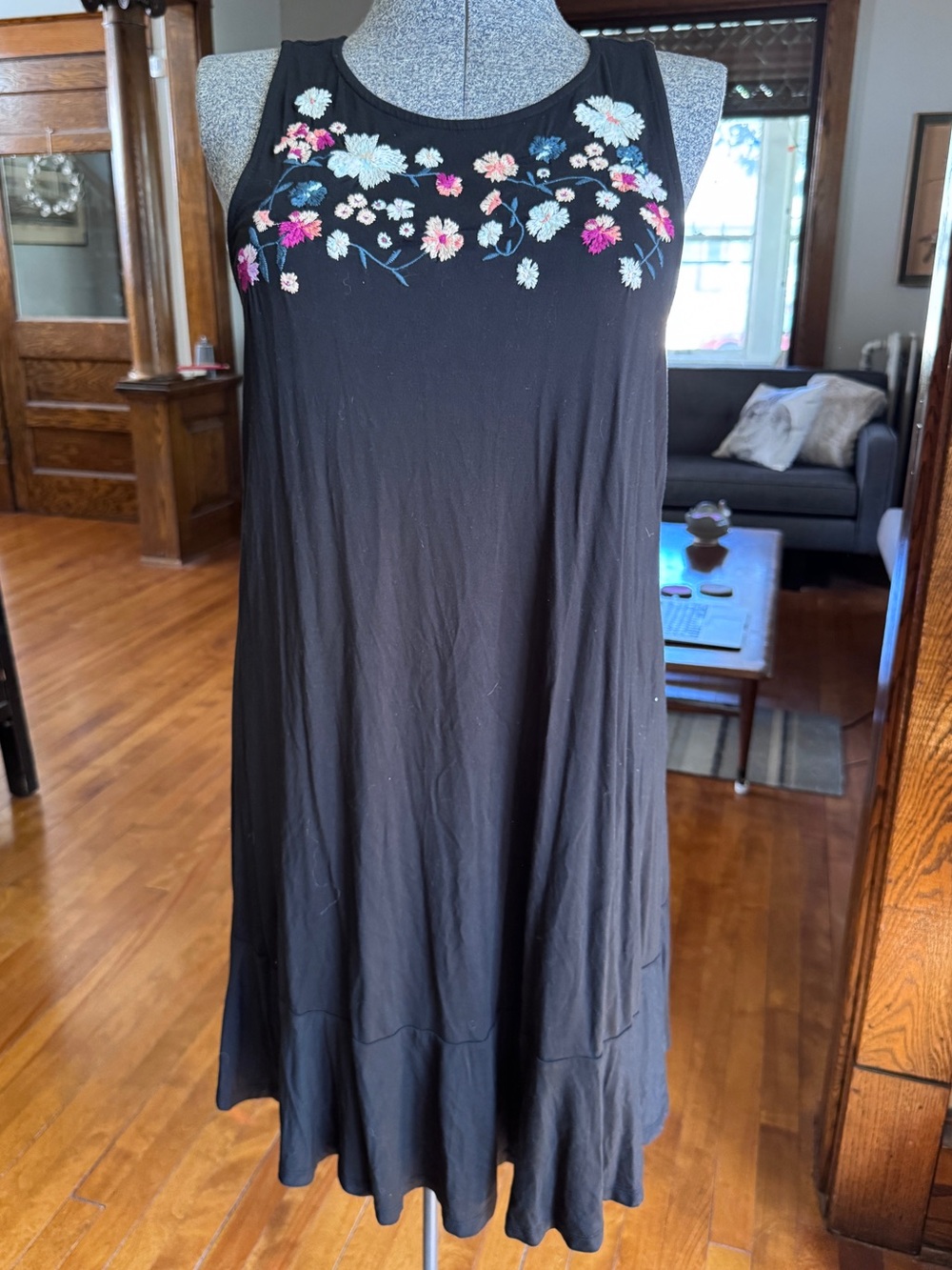 Loft Embroidered Sleeveless Dress in Viscose Knit with Ruffle in EUC Size S